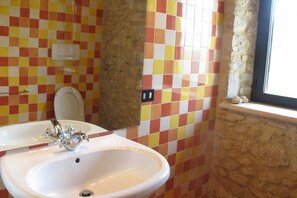 Dusche, Haartrockner, Bidet, Handtücher