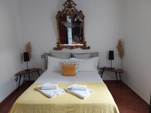 2 Schlafzimmer, Zimmersafe, Schreibtisch, Bügeleisen/Bügelbrett