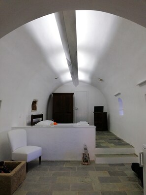 Interior - EASY LIVING - The beauty of simplicity! (PITSINIANIKA)