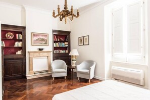 4 bedrooms, desk, iron/ironing board, Internet