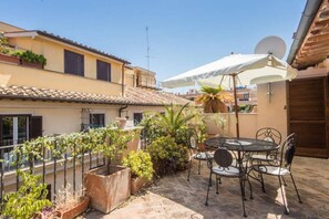 Outdoor dining - Apartment Condotti Terrace (Roma)