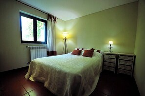 4 chambres, fer et planche à repasser, Wi-Fi gratuit, draps fournis