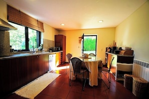 Fridge, microwave, oven, dishwasher - Villa 215 Lovely Villa with mountain views (Caminha)