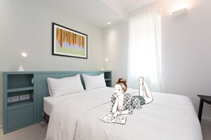 2 bedrooms, iron/ironing board, WiFi, bed sheets - Pure & chic 2beds/2baths in centre! (Cannes)