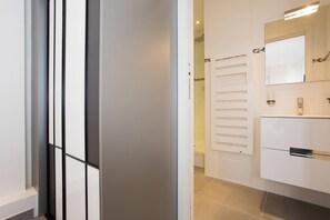 Interior - MARTINEZ AREA: NEW 2BEDS/2BATHS (Cannes)