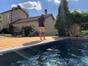 Outdoor pool, a heated pool - Charming cottage in the country of Futuroscope (Persac)