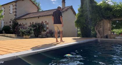 Charming cottage in the country of Futuroscope