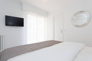 1 slaapkamer, een strijkplank/strijkijzer, wifi, beddengoed