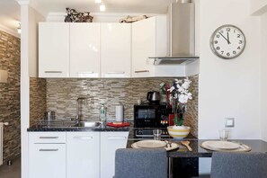 Fridge, microwave, stovetop, coffee/tea maker