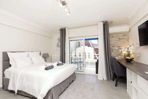 Iron/ironing board, WiFi, bed sheets