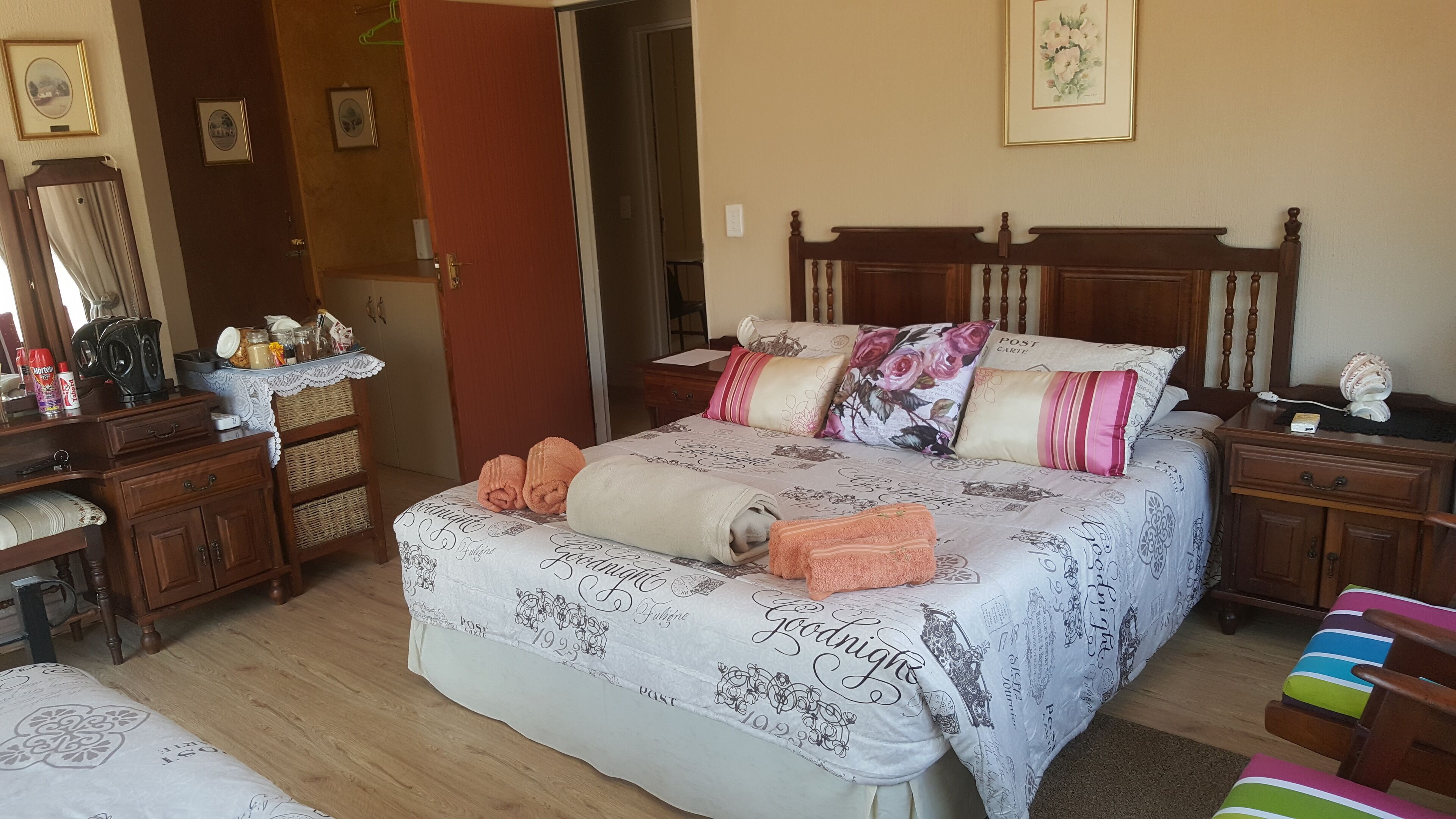 1 quarto, acesso à internet, roupa de cama