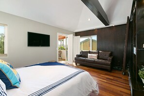 3 bedrooms, iron/ironing board, travel crib, free WiFi