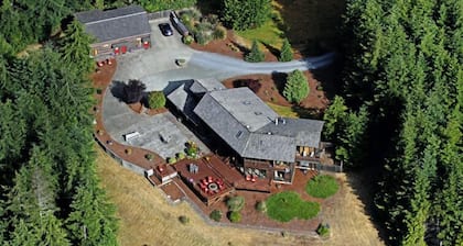 7k sq Ft. on 15 acres. Putting greens & sand trap for golfers & families .<br><br><br><br><br><br>