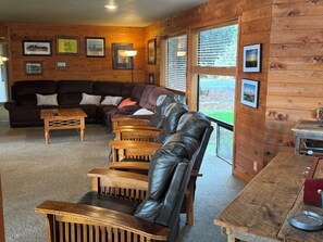 Smart TV, fireplace, DVD player, ping pong