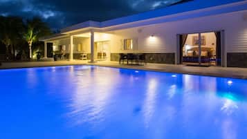 Kolam renang outdoor