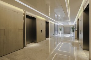 Hallway - Courtyard by Marriott Shenzhen Bay (Shenzhen)
