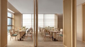 Breakfast, lunch and dinner served - Courtyard by Marriott Shenzhen Bay (Shenzhen)