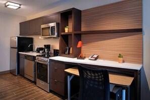 Full-size fridge, microwave, stovetop, dishwasher - TownePlace Suites by Marriott Jackson (Jackson)