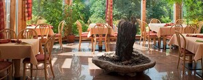 Bao gồm bữa sáng buffet hàng ngày 