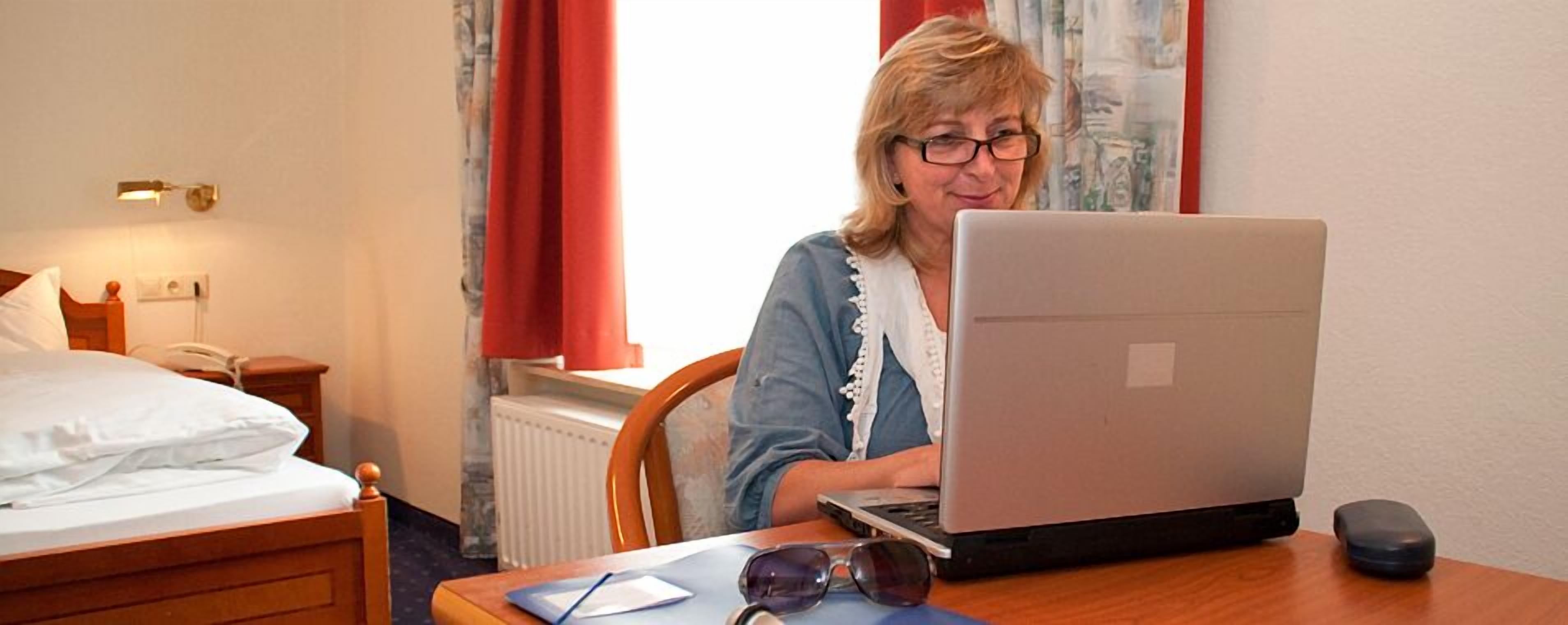 Babybetten, Zustellbetten, kostenloses WLAN