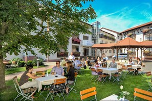 Outdoor dining - Hotel & Gasthof Wolfringmühle (Fensterbach)