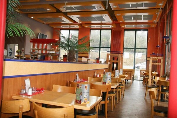 Dining - Hotel Neumarkt (Berg)