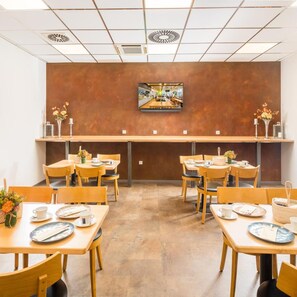 Dining - Hotel Neumarkt (Berg)