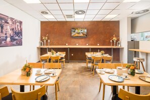 Dining - Hotel Neumarkt (Berg)
