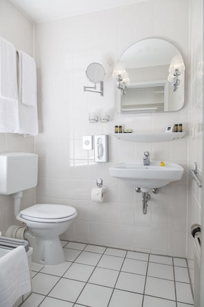 Double Room | Bathroom | Shower, towels