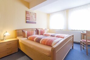 Hipoallergén ágynemű és összecsukható ágy/pótágy (felár ellenében)