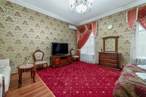 Suite – royal | Strykejern/-brett, wi-fi (inkludert) og sengetøy