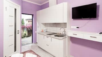 Apartamento standard, para não fumantes | Cozinha privada | Geladeira, micro-ondas, cooktop, chaleira elétrica