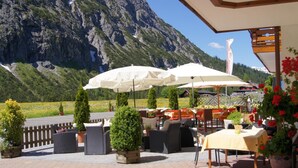 Unclassified image, 2 of 73, button - Hotel Hartenfels (Lech am Arlberg)