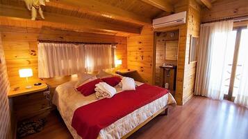 Romantic Cabin, 1 King Bed, Non Smoking, Balcony (Romantic Balcony A) | In-room safe, individually decorated, individually furnished
