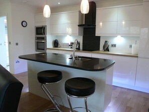 Presidential Cottage, 1 King Bed, Non Smoking, Garden View | Private kitchen | Fridge, microwave, oven, stovetop - Langley Cottage (Wick)