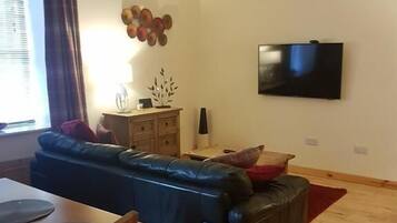 Apartment, 2 Bedrooms | Living room | Smart TV, Netflix