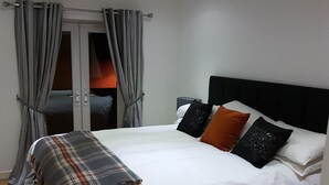 City-Apartment, 2 Schlafzimmer | 2 Schlafzimmer, Verdunkelungsvorhänge, Bügeleisen/Bügelbrett