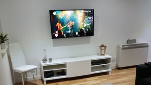 City-Apartment, 2 Schlafzimmer | Wohnzimmer | Flachbildfernseher