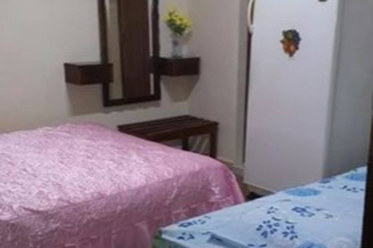 Couette en duvet d'oie, rideaux occultants, fer et planche Ă repasser