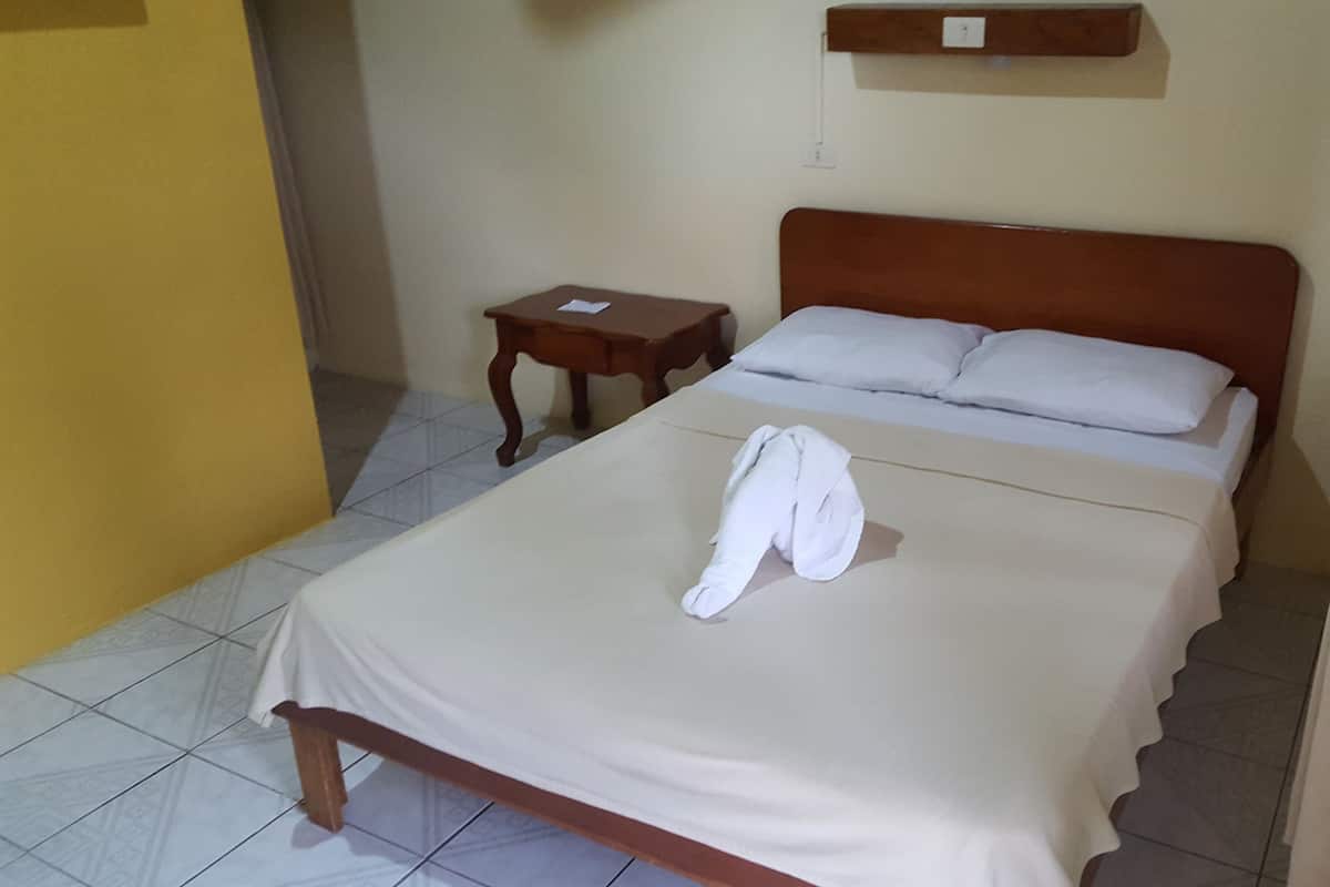 Chambre Double Standard, 1 lit double, rez-de-chaussée (Volcano View) | Wi-Fi gratuit, draps fournis, accès pour personnes à mobilité réduite