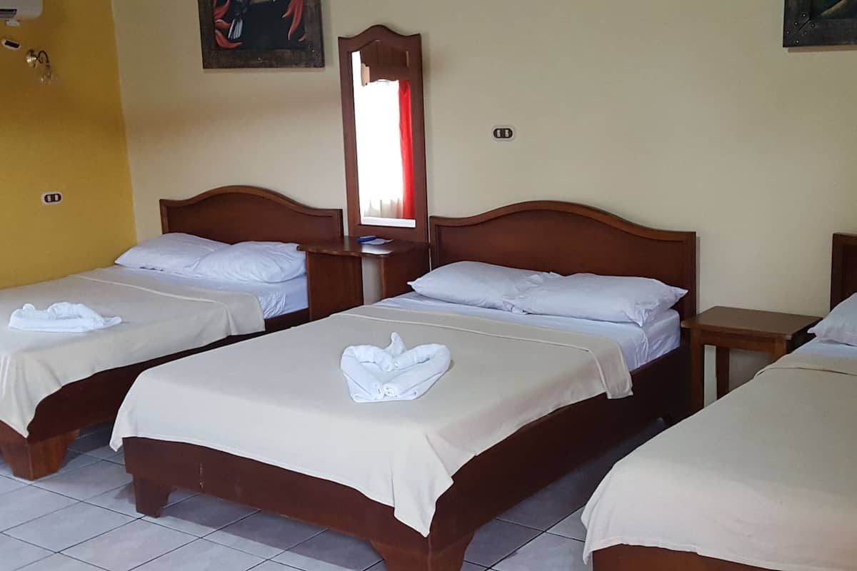 Chambre Familiale, 1 chambre | Wi-Fi gratuit, draps fournis, accès pour personnes à mobilité réduite