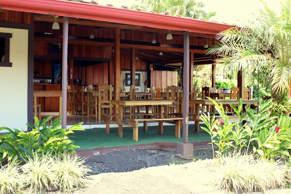 Dinner served - Hotel Destinos Arenal (La Fortuna)