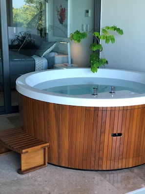Deluxe Apartment, 2 Bedrooms, 2 King Beds, Jetted Tub | Baignoire à jets