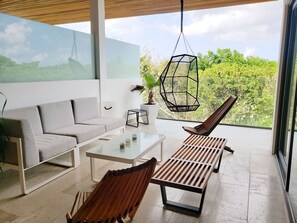 Deluxe Apartment, 2 Bedrooms, 2 King Beds, Jetted Tub | Terrasse/Patio
