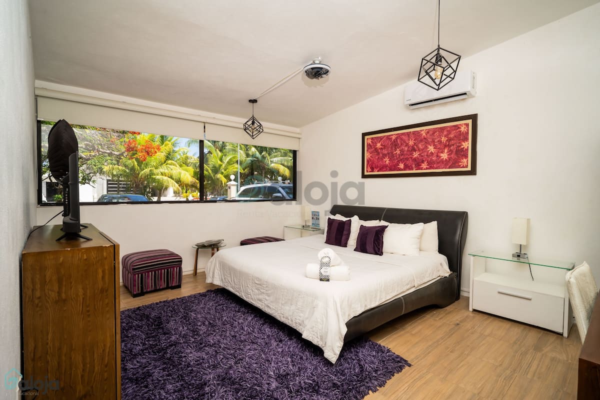Anethyst Suite | In-room safe, desk, blackout drapes, soundproofing