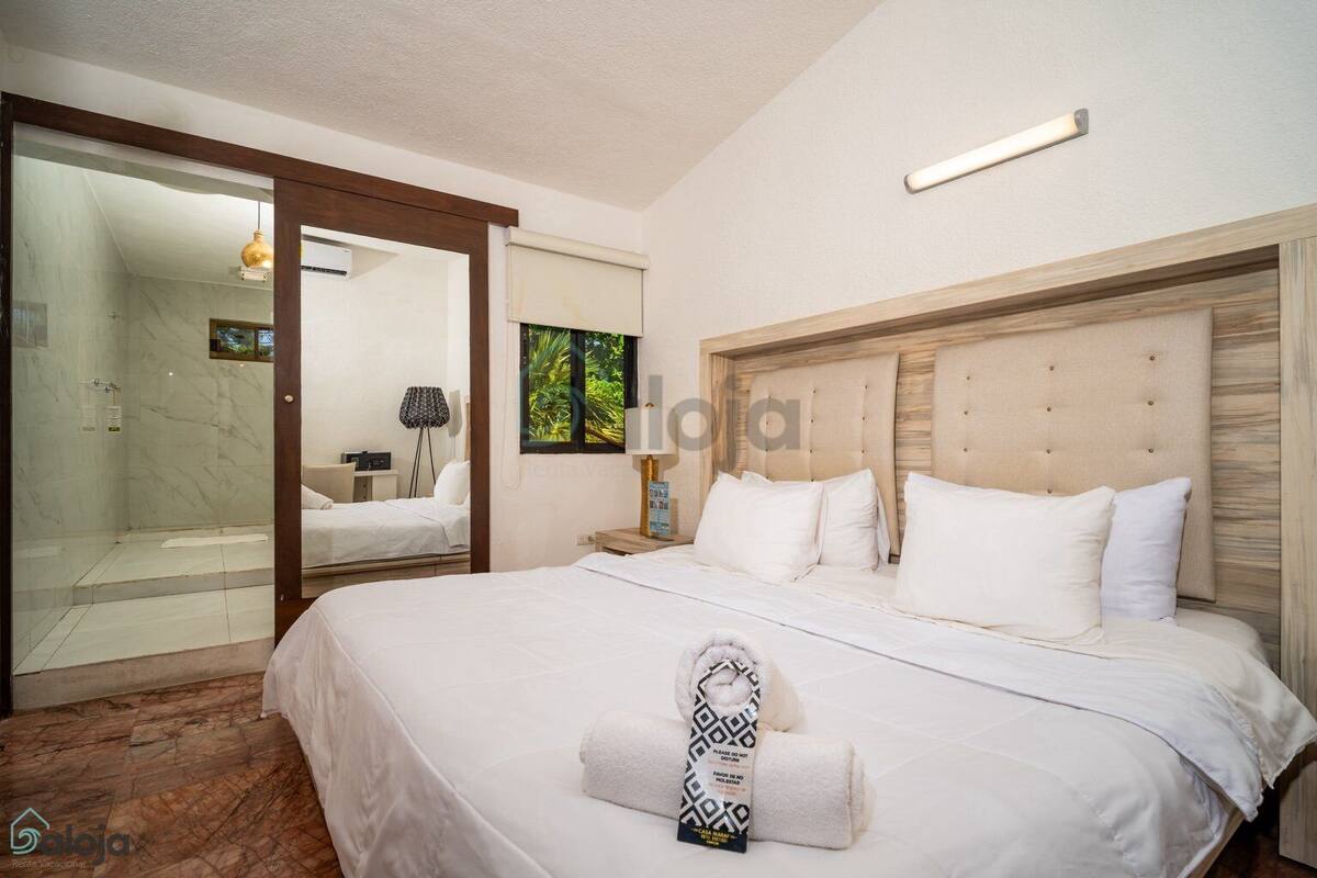 Yellow Diamond Suite | Caja fuerte, escritorio, cortinas opacas y sistema de insonorización
