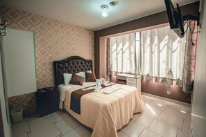 Double Room, 1 Double Bed | Iron/ironing board, free WiFi, bed sheets - Hostal Spring II (Huánuco)