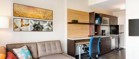 Studio, 1 King Bed with Sofa bed | Desk, iron/ironing board, free cots/infant beds, free WiFi