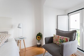 Apartamento urbano, 1 quarto | Espaço de trabalho para notebook, ferros/tábuas de passar roupa
