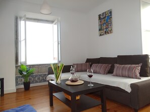 Apartamento, 1 habitación, vistas al río | Sala de estar
